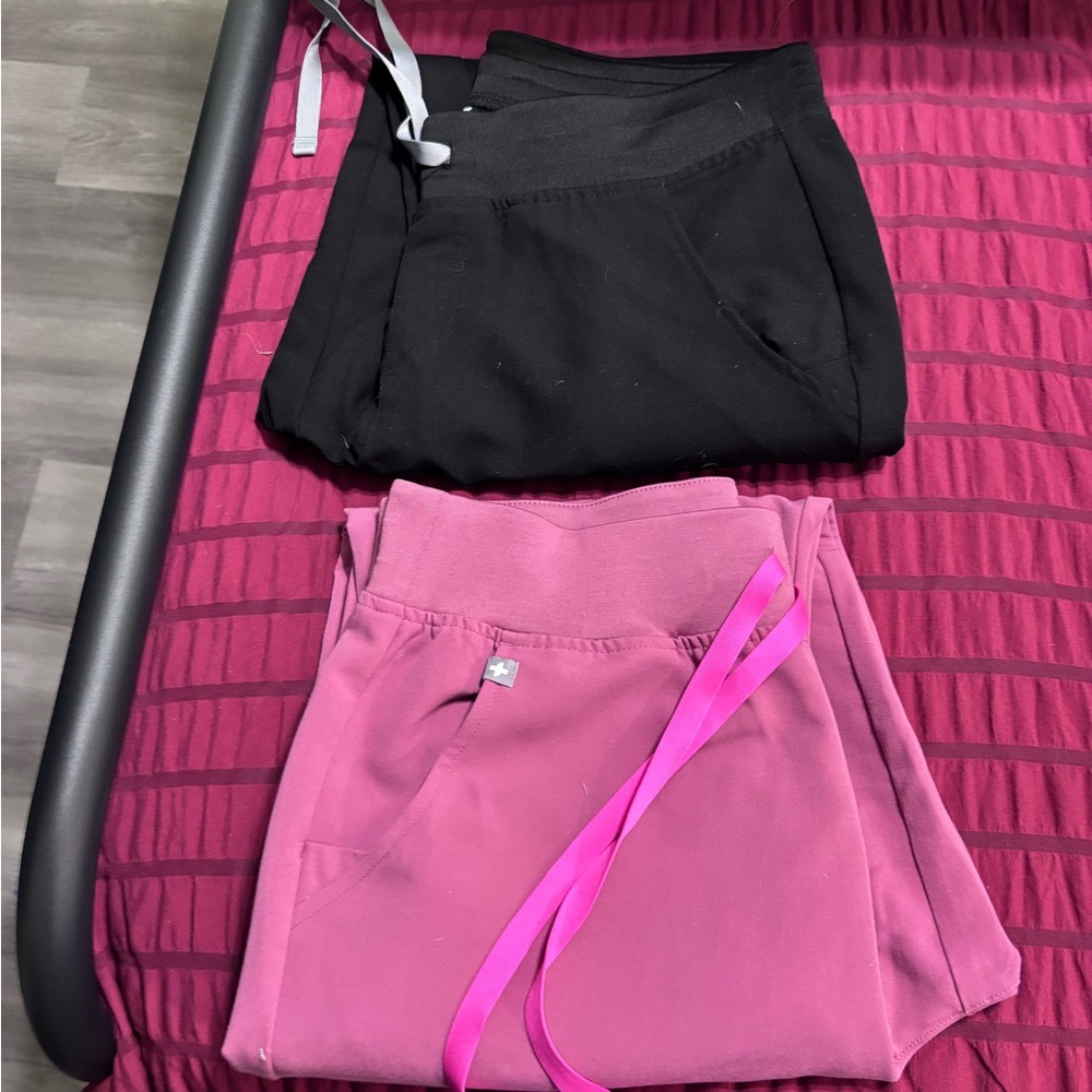 Women’s figs scrubs size medium. Excellent condition.